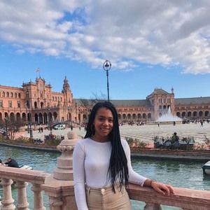 Meet your Posher, Danielle